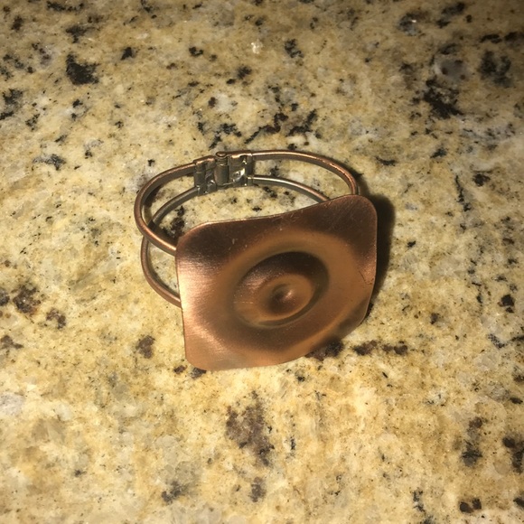 Bronze Clasp Bracelet 🌺🌺🌺 - Picture 3 of 3
